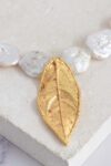 collar-perlas-barrocas-cultivadas-agua-dulce-hoja-natural-baño-de-oro-cobre