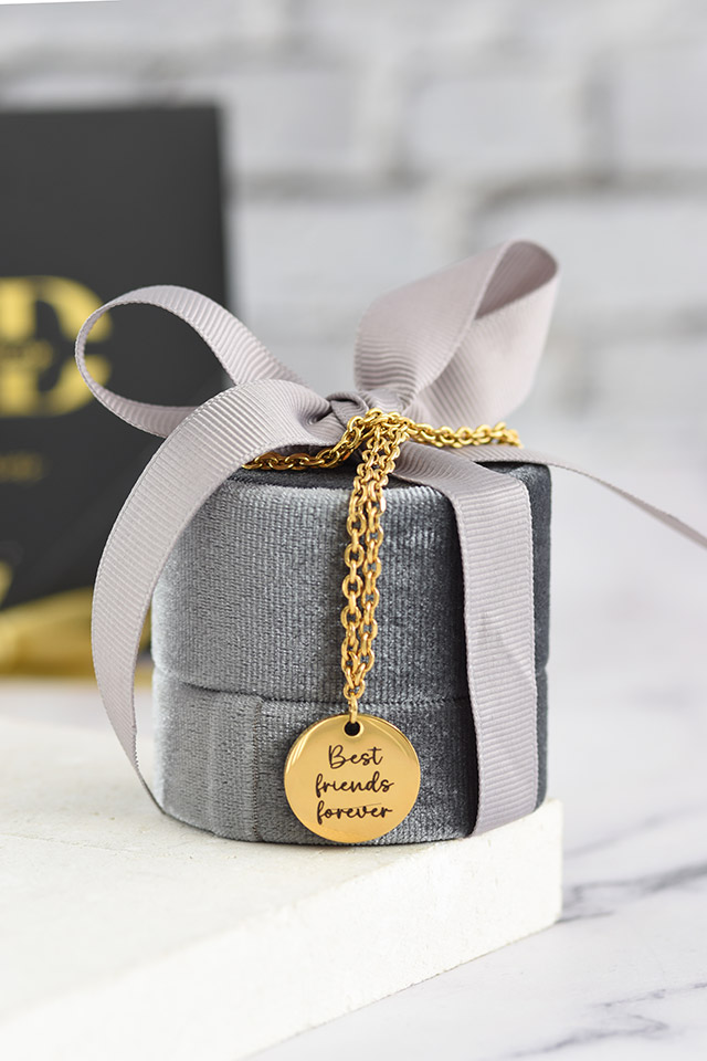 Cadena estuche gris